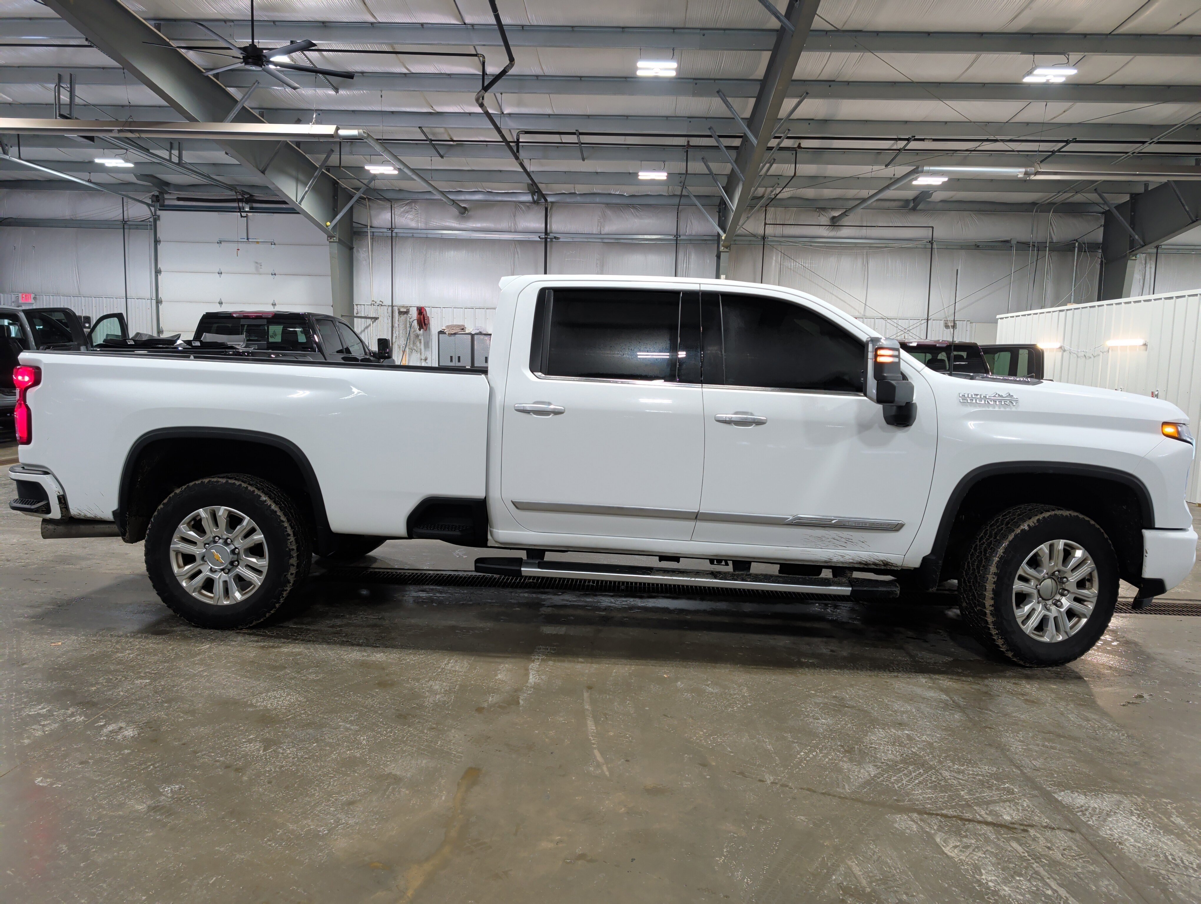 Used 2024 Chevrolet Silverado 3500 High Country w/ High Country Premium Package image 2