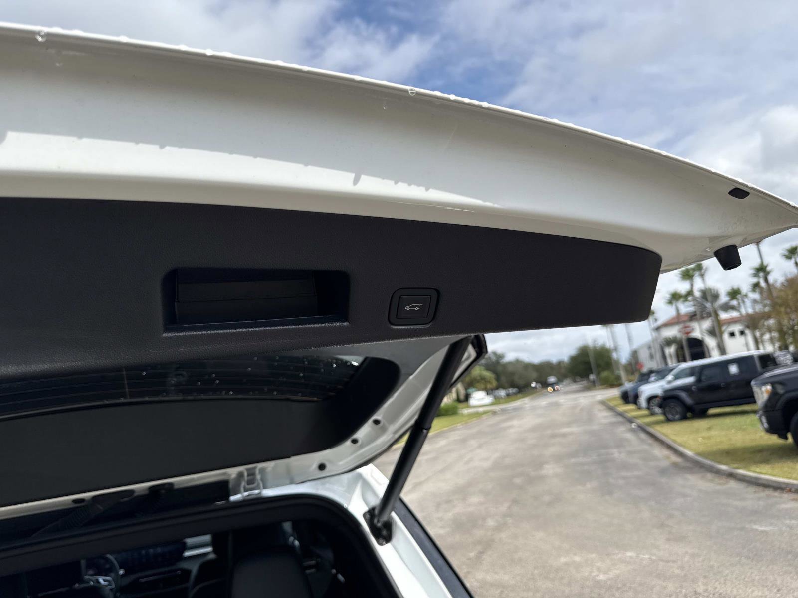 Used 2025 Buick Enclave Preferred image 13