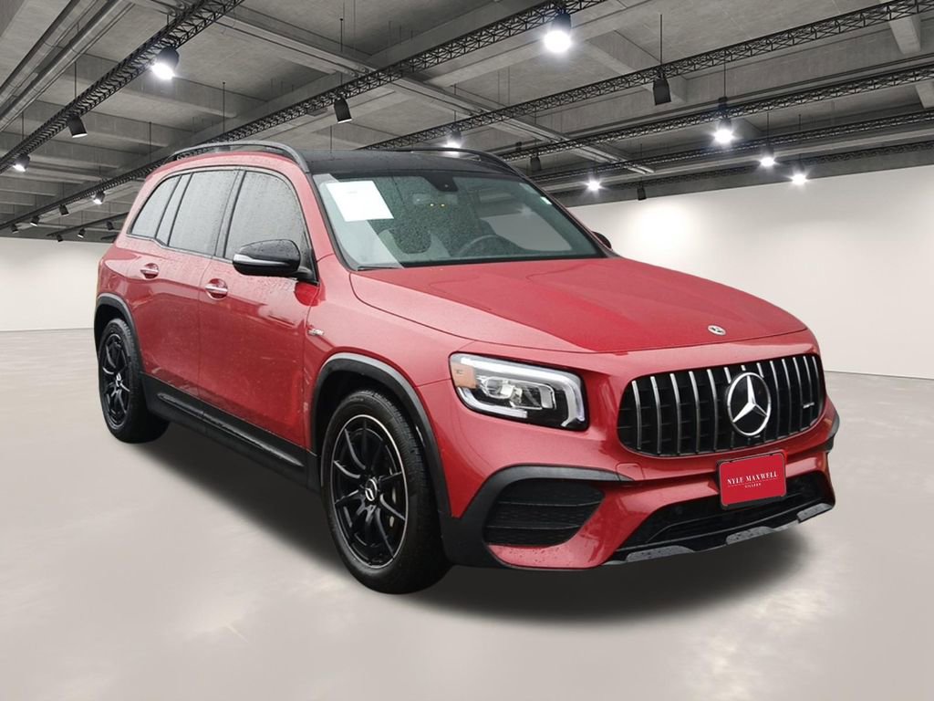 Used 2022 Mercedes-Benz GLB 35 AMG 4MATIC image 2