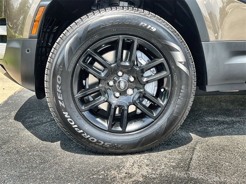 Used 2025 Land Rover Defender 110 S image 10