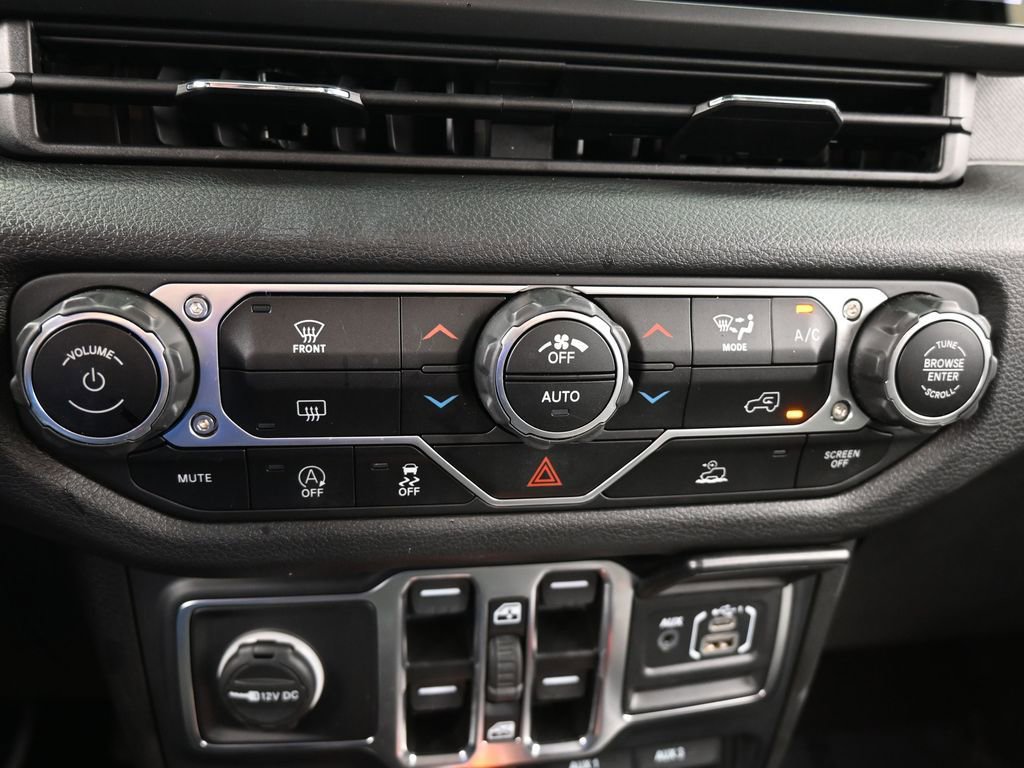 Used 2024 Jeep Gladiator Willys image 23