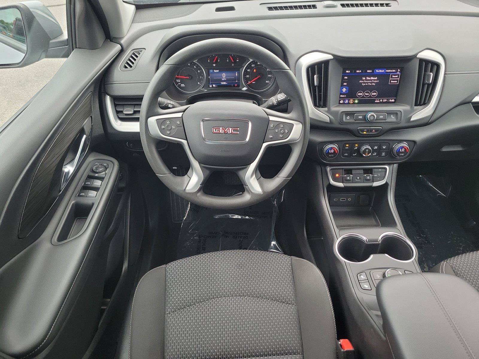 Used 2024 GMC Terrain SLE w/ Driver Convenience Package FWD image 9