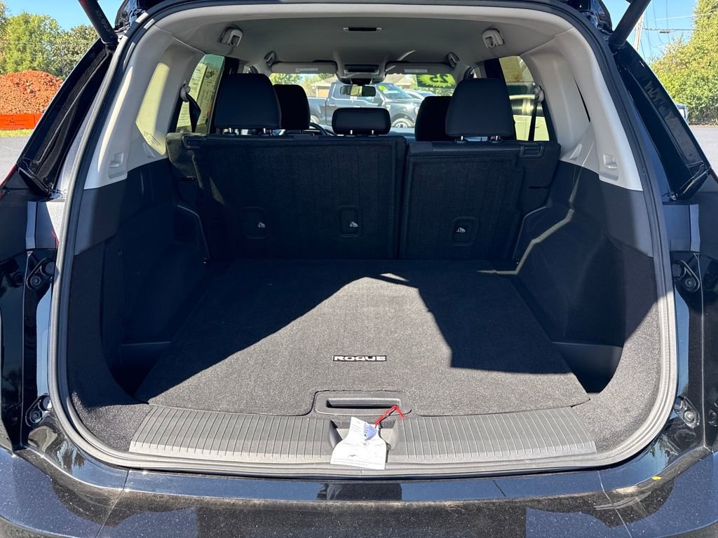 Used 2025 Nissan Rogue SV image 28