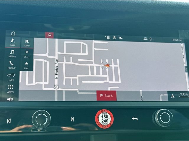 Certified 2025 Porsche Macan AWD/4WD image 32