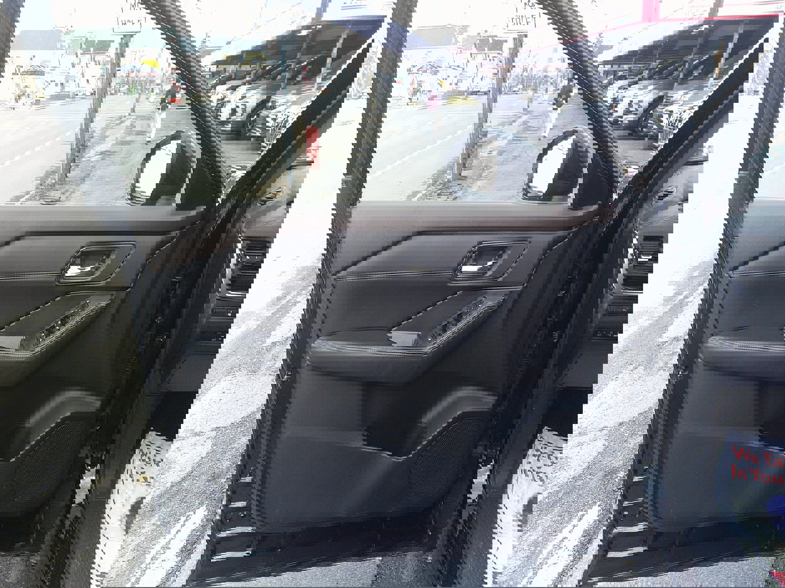 Used 2023 Nissan Rogue SV w/ SV Premium B Package image 17