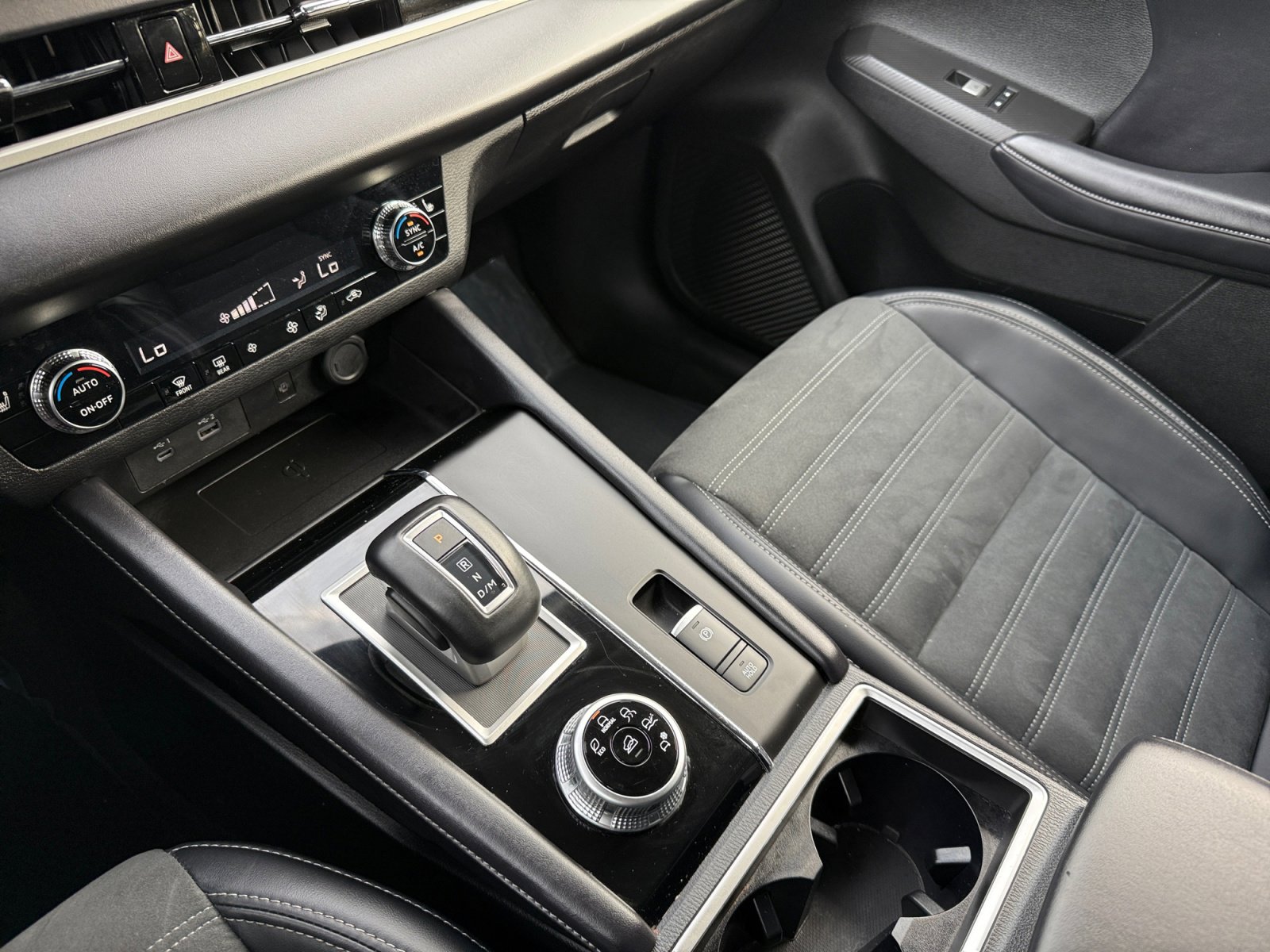 Used 2024 Mitsubishi Outlander SE image 13