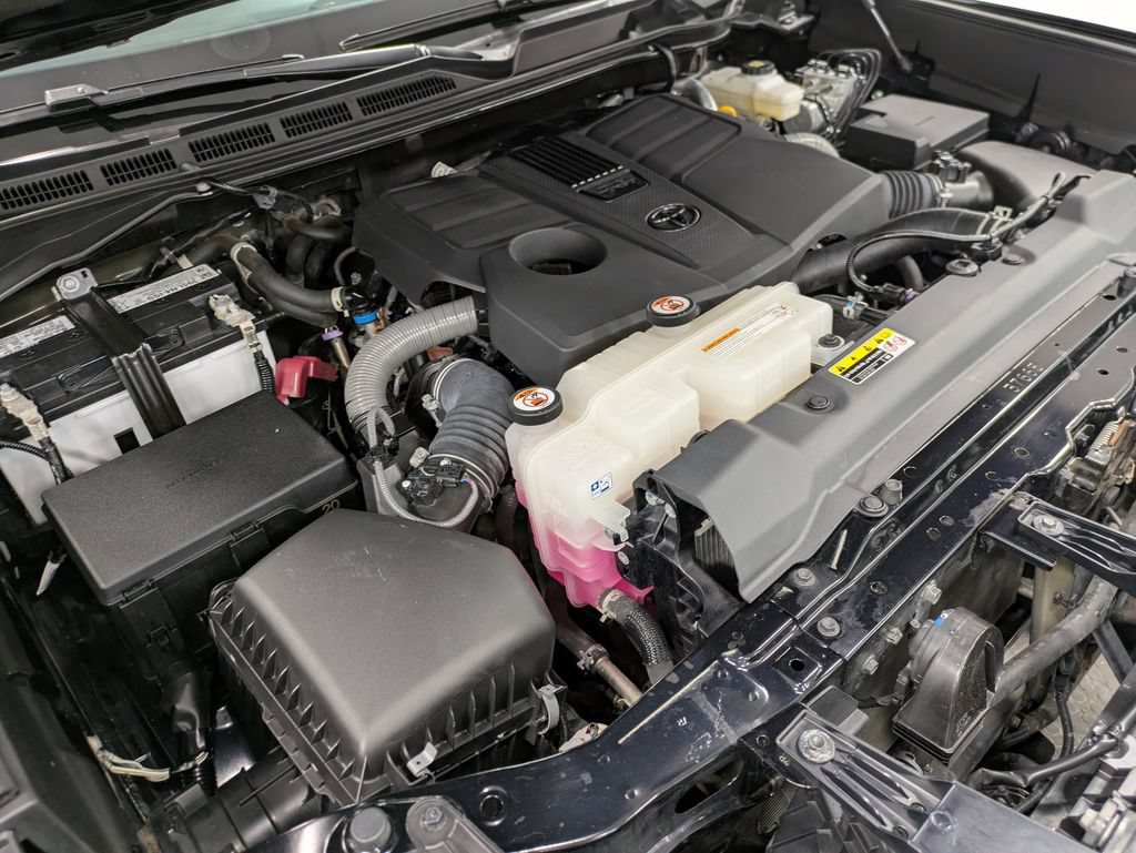 Used 2024 Toyota Tundra Platinum AWD/4WD image 32
