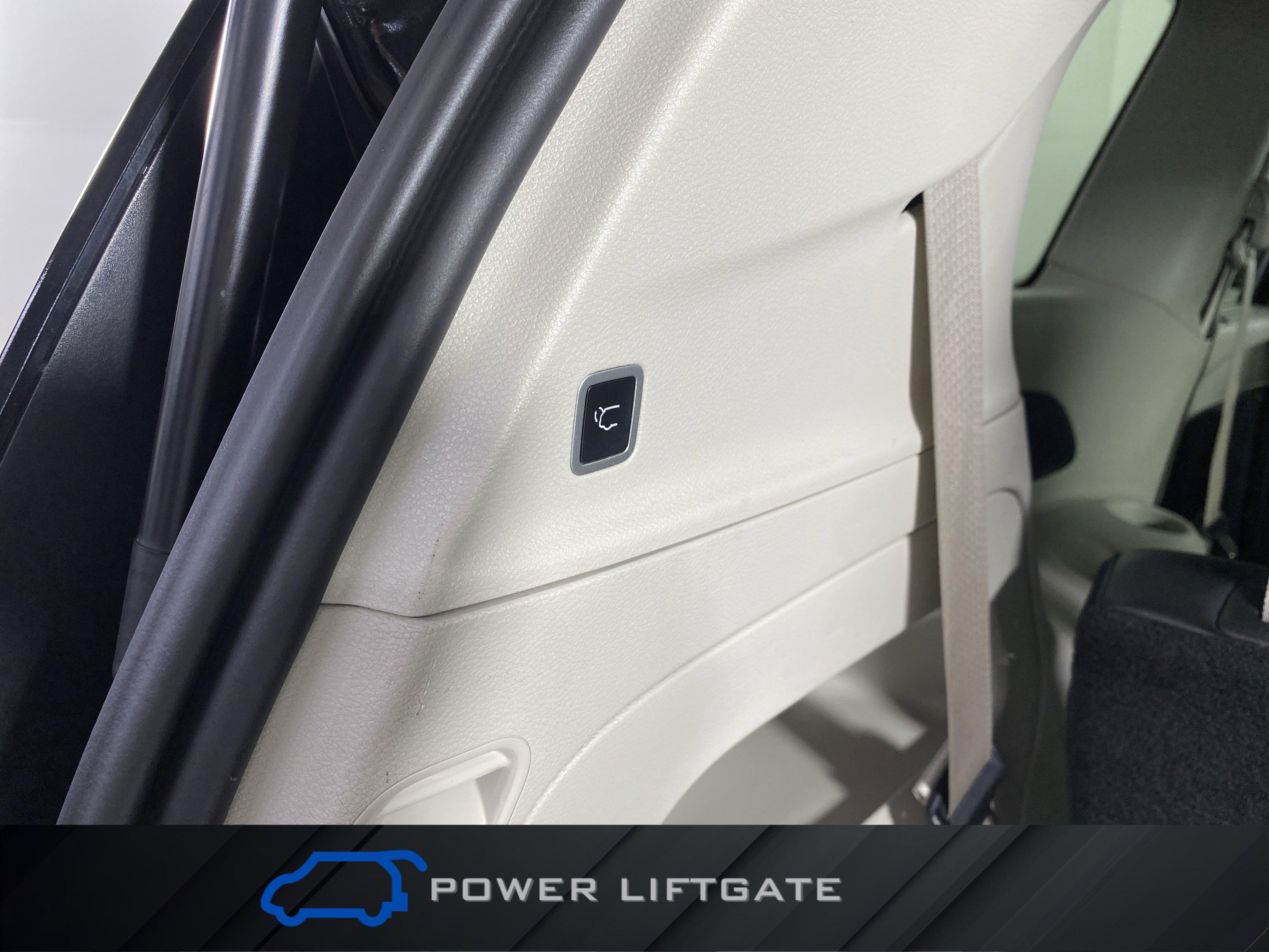 Used 2024 Chrysler Pacifica Touring-L image 35