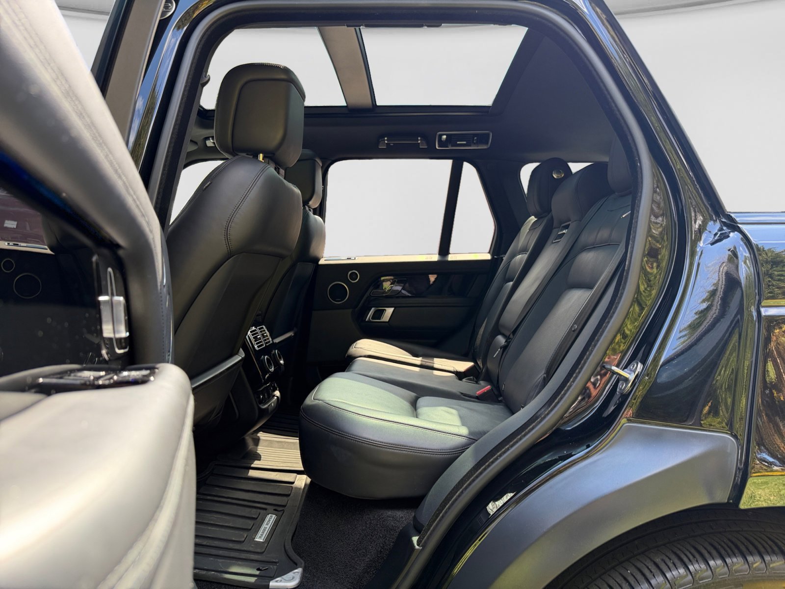 Used 2022 Land Rover Range Rover Westminster Edition AWD/4WD image 17