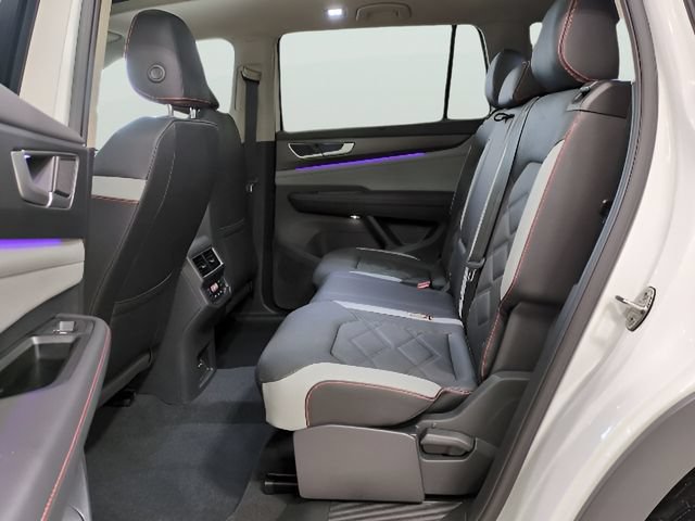 Used 2025 Volkswagen Atlas Peak Edition SE AWD/4WD image 16