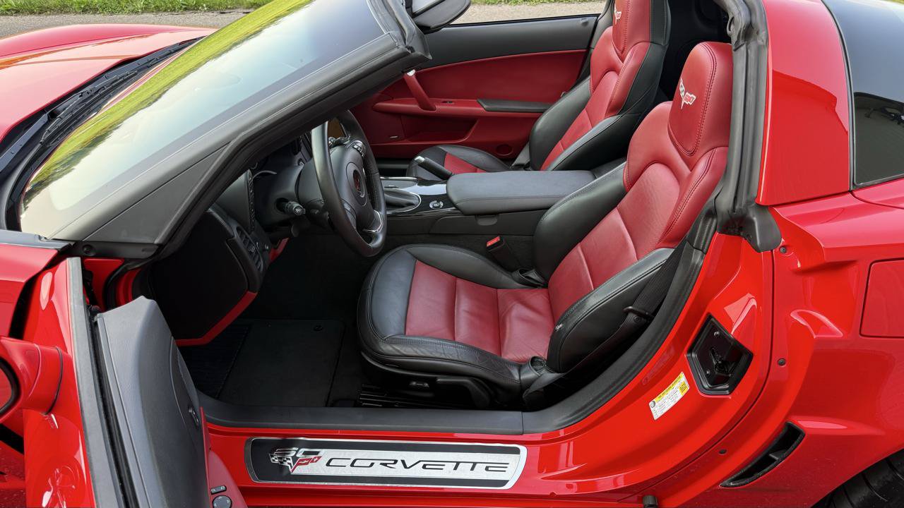 Used 2013 Chevrolet Corvette Grand Sport w/ 2LT Preferred Equipment Group RWD image 31