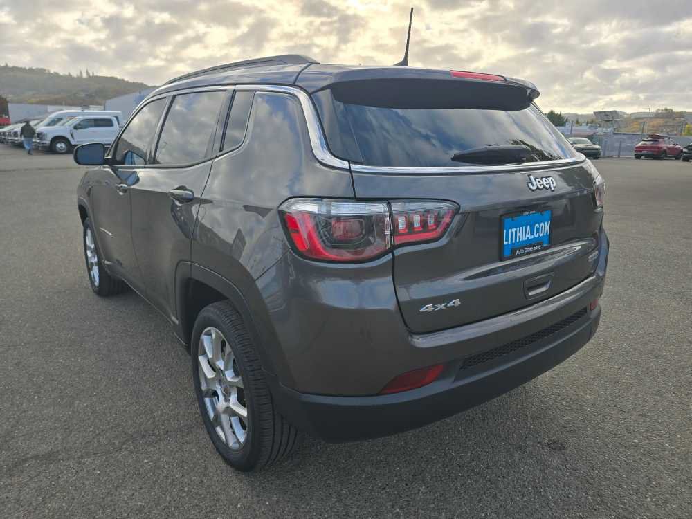 Used 2022 Jeep Compass Latitude AWD/4WD image 3