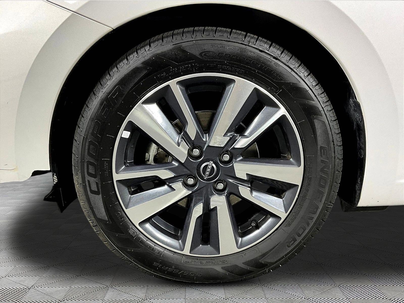 Certified 2023 Nissan Versa SV FWD image 33