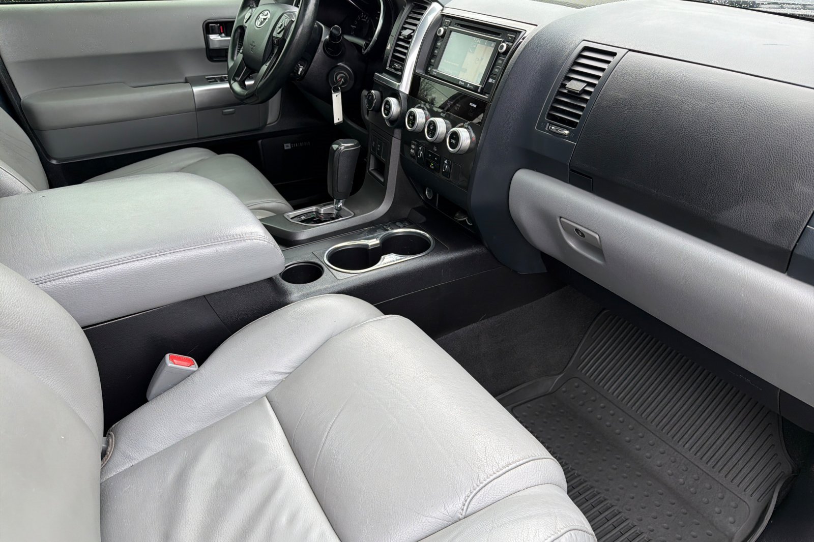 Used 2019 Toyota Sequoia Limited w/ Safety & Convenience Package AWD/4WD image 17