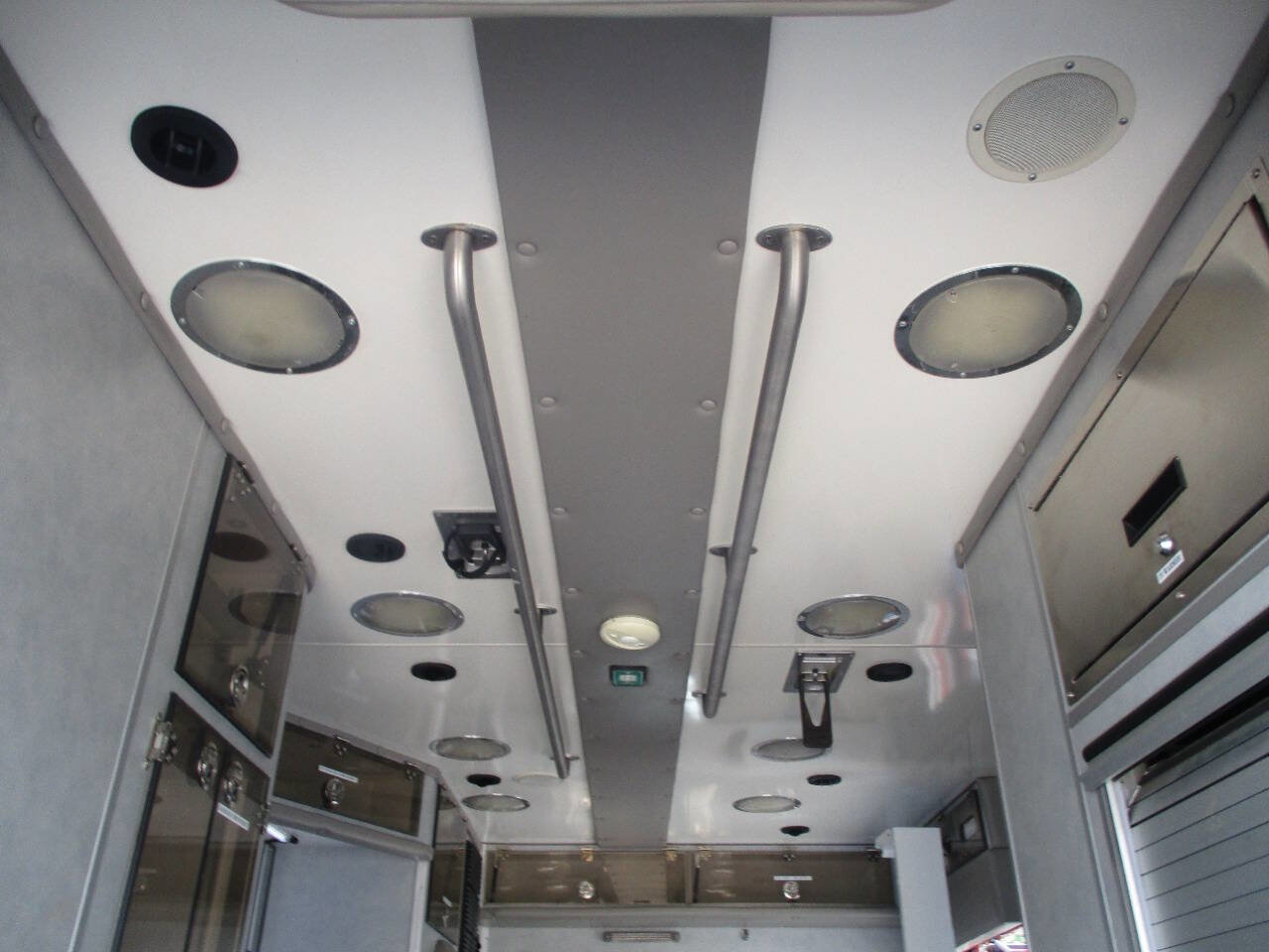 Used 2009 Chevrolet Kodiak C4500 2WD Regular Cab image 48