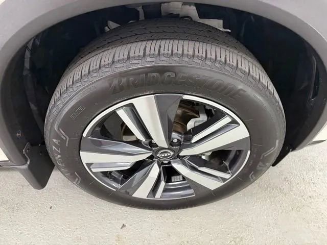 Used 2023 Nissan Rogue SL w/ SL Premium Package FWD image 4