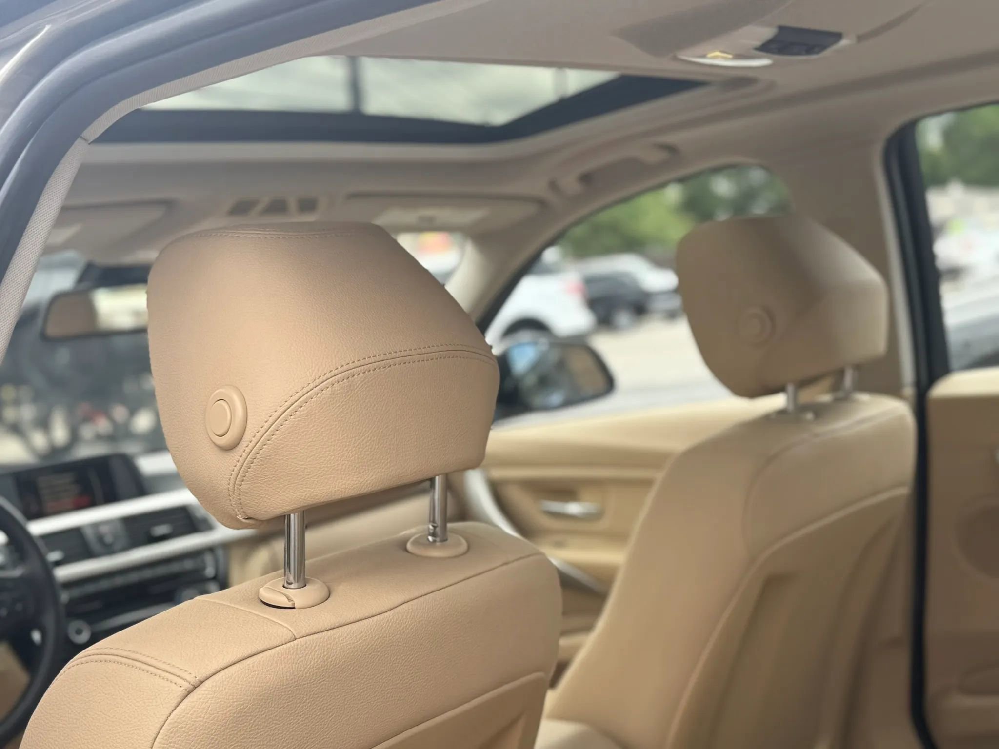 Used 2016 BMW 320i Sedan RWD image 15