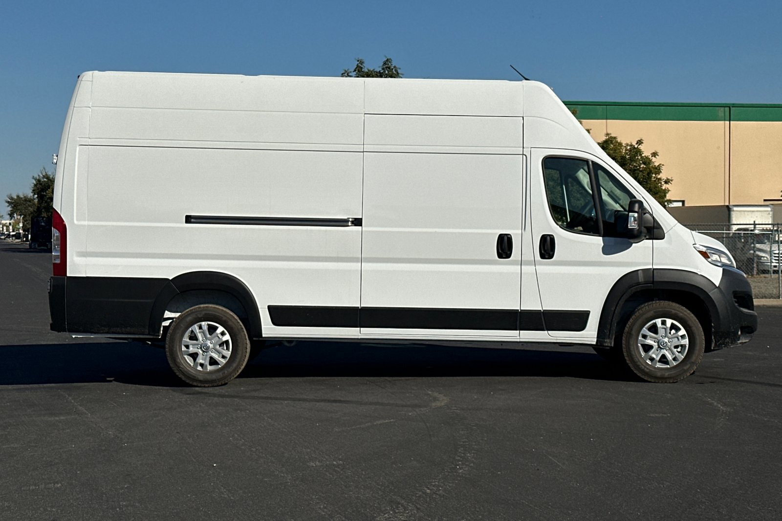 New 2026 RAM ProMaster 3500 w/ Quick Order Package 22G SLT image 2