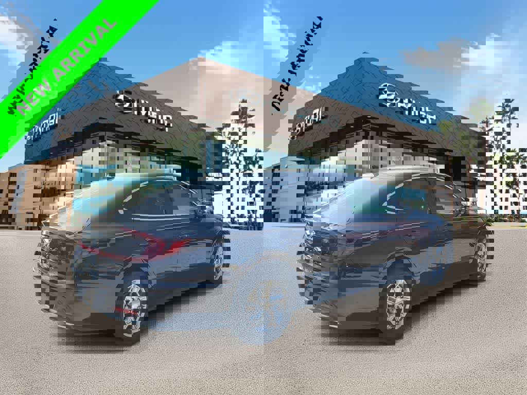 Used 2023 Hyundai Sonata SE image 3