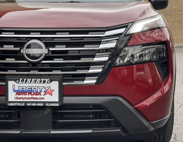 Used 2025 Nissan Rogue S AWD/4WD image 29