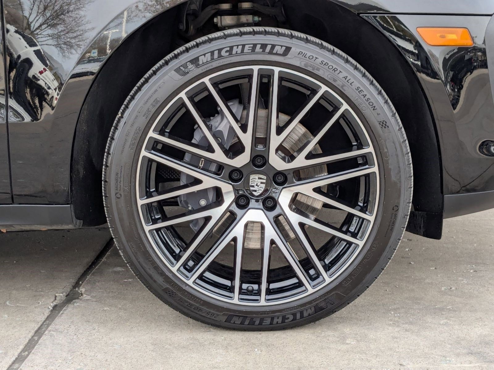 Certified 2025 Porsche Macan image 28