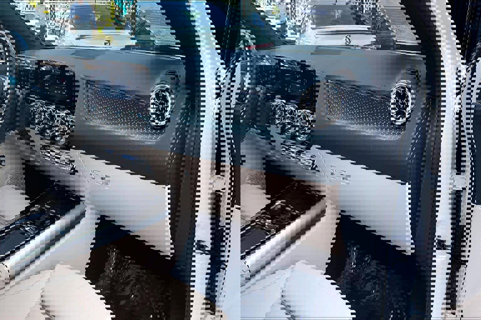 Used 2025 Mercedes-Benz GLA 250 image 18