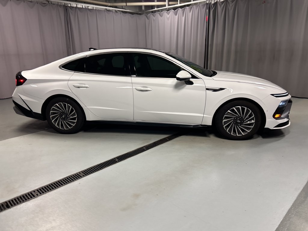 Used 2025 Hyundai Sonata Limited FWD image 8