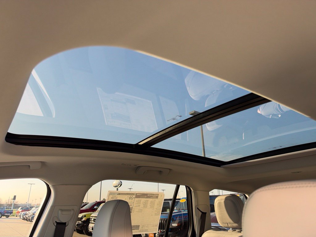 New 2027 Lincoln Aviator AWD image 6
