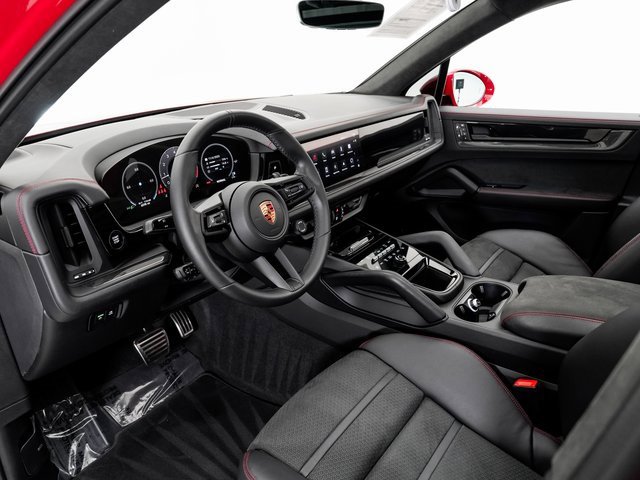 Used 2025 Porsche Cayenne GTS image 4