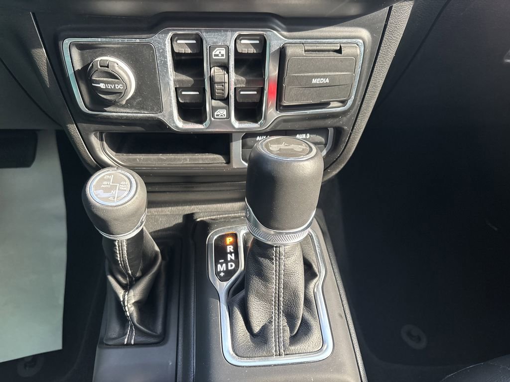 Used 2022 Jeep Wrangler Unlimited Sahara w/ Cold Weather Group image 28