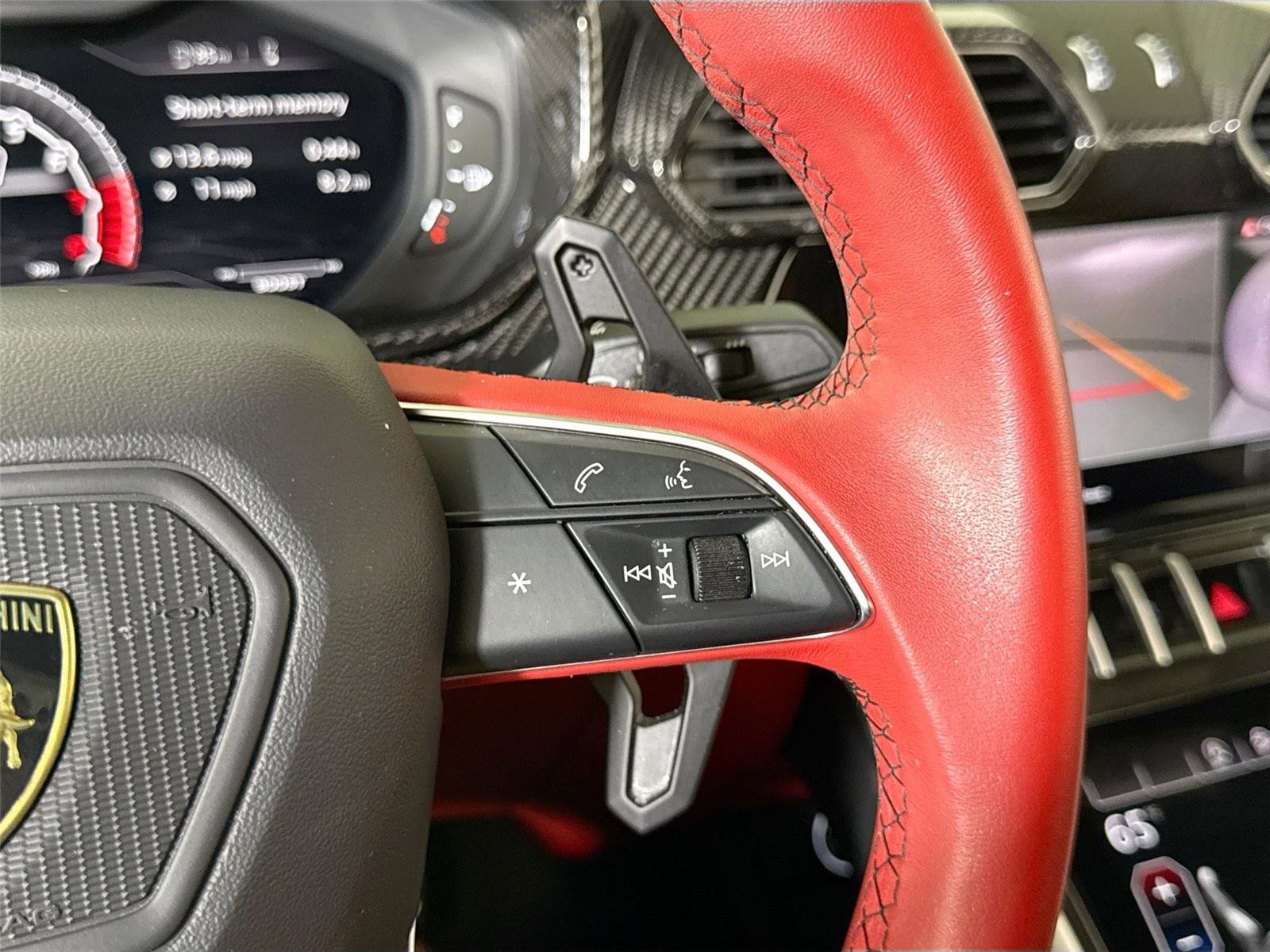 Used 2020 Lamborghini Urus AWD/4WD image 23