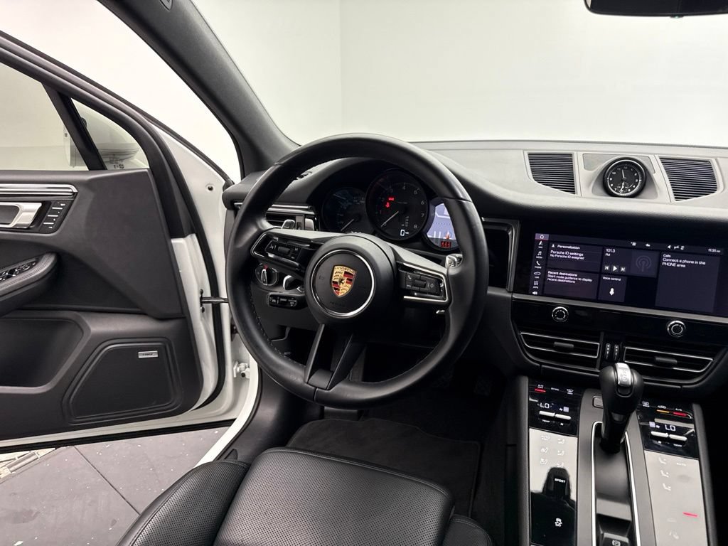 Certified 2024 Porsche Macan AWD/4WD image 27