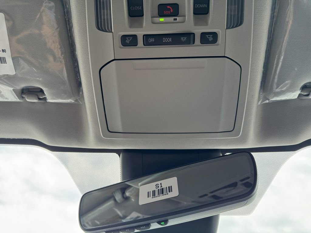 New 2025 Toyota Highlander Limited image 32