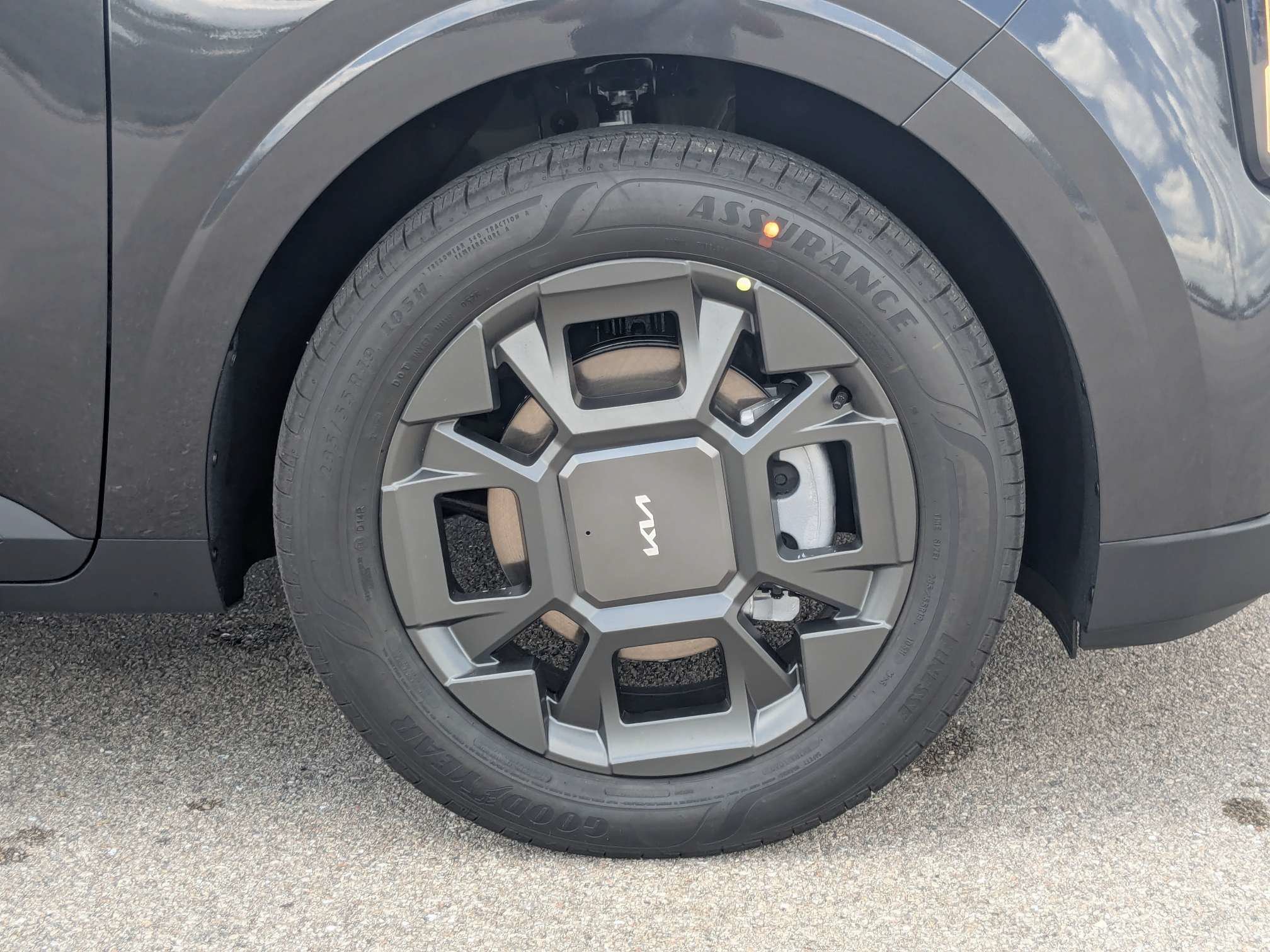 New 2026 Kia Carnival EX FWD image 11
