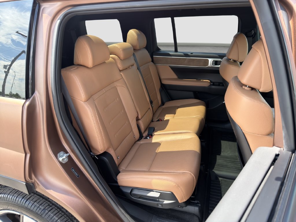 Used 2024 Hyundai Santa Fe Limited AWD/4WD image 18