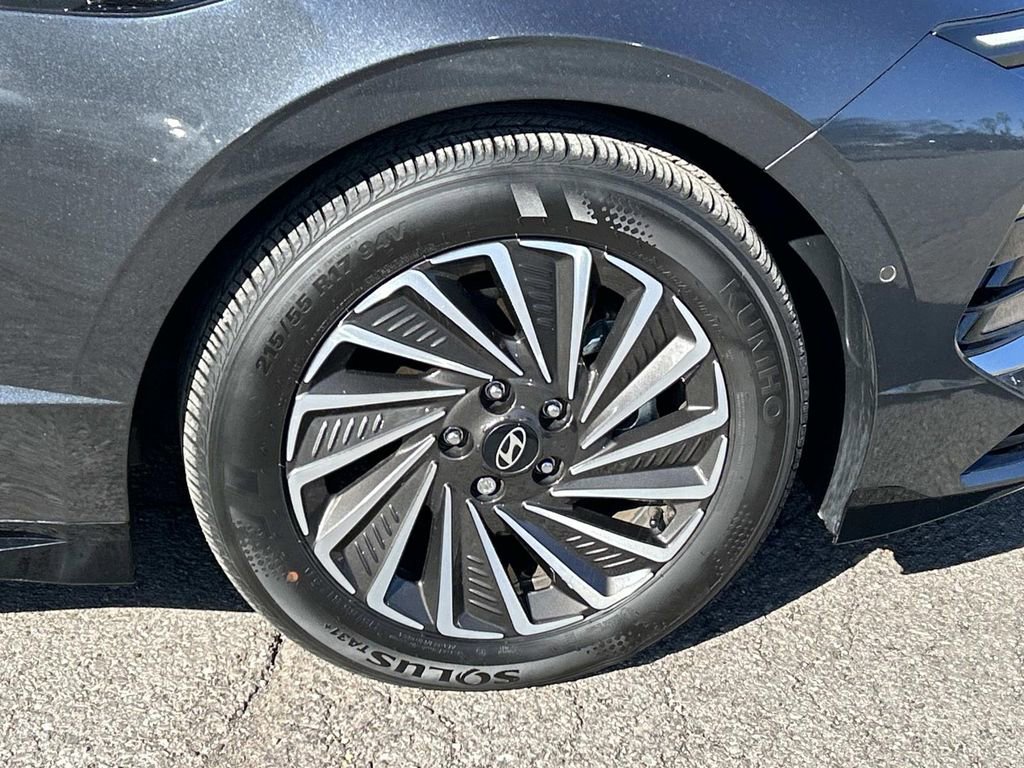 Certified 2025 Hyundai Sonata Limited image 9