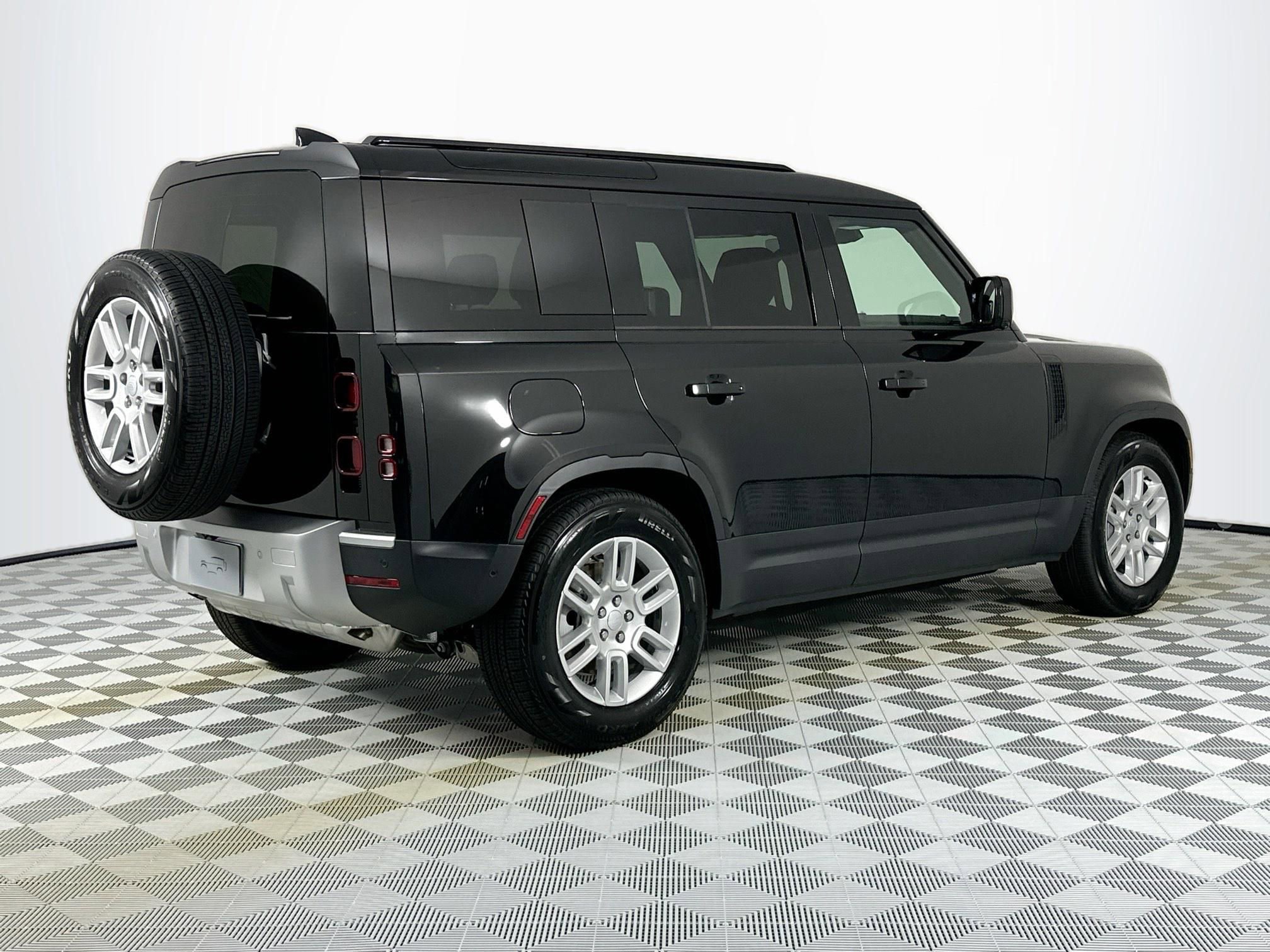 Used 2025 Land Rover Defender 110 S AWD/4WD image 5