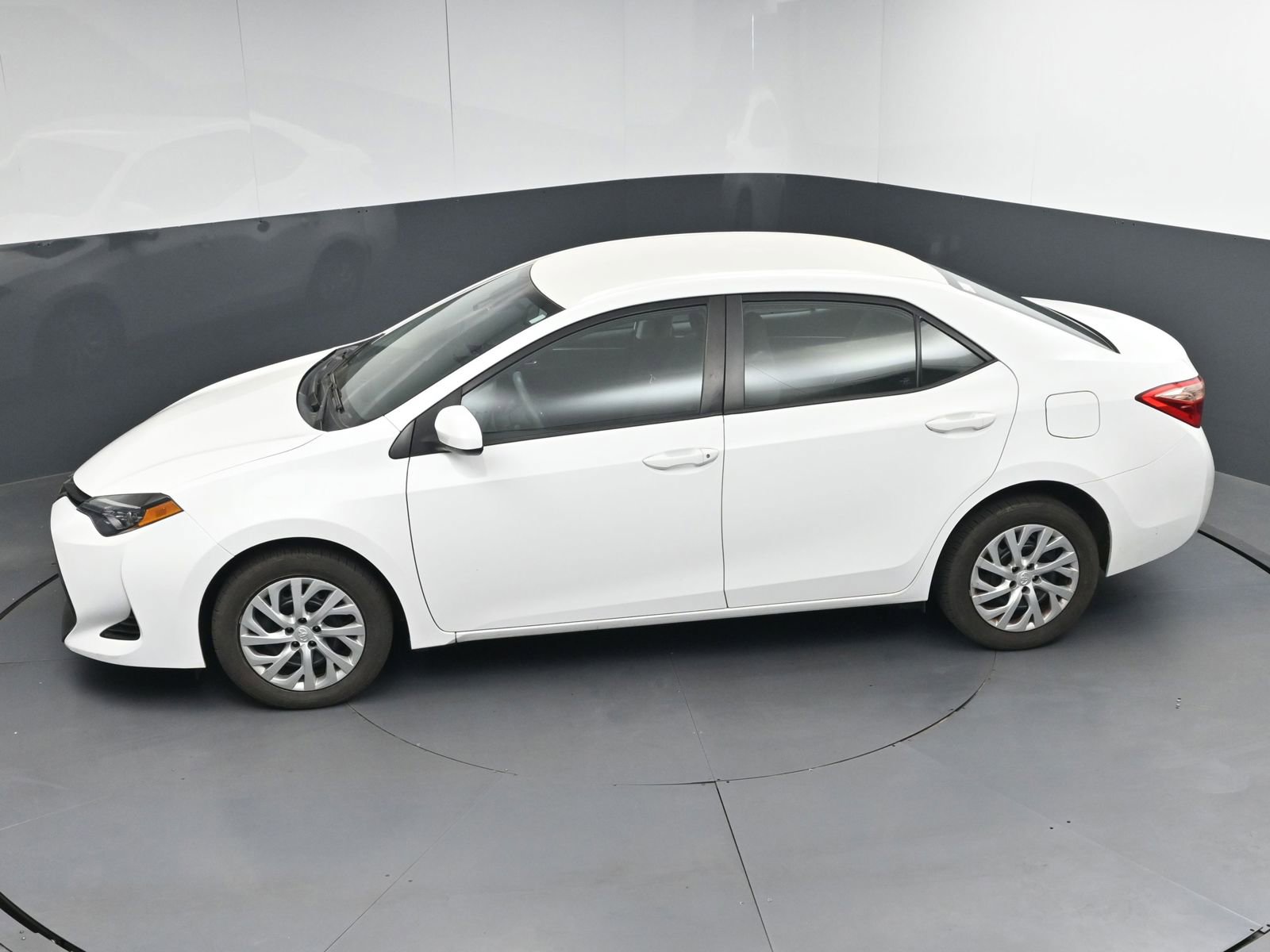 Used 2019 Toyota Corolla LE image 35