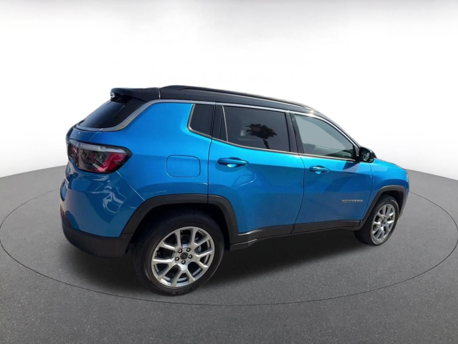 Used 2025 Jeep Compass Limited AWD/4WD image 14