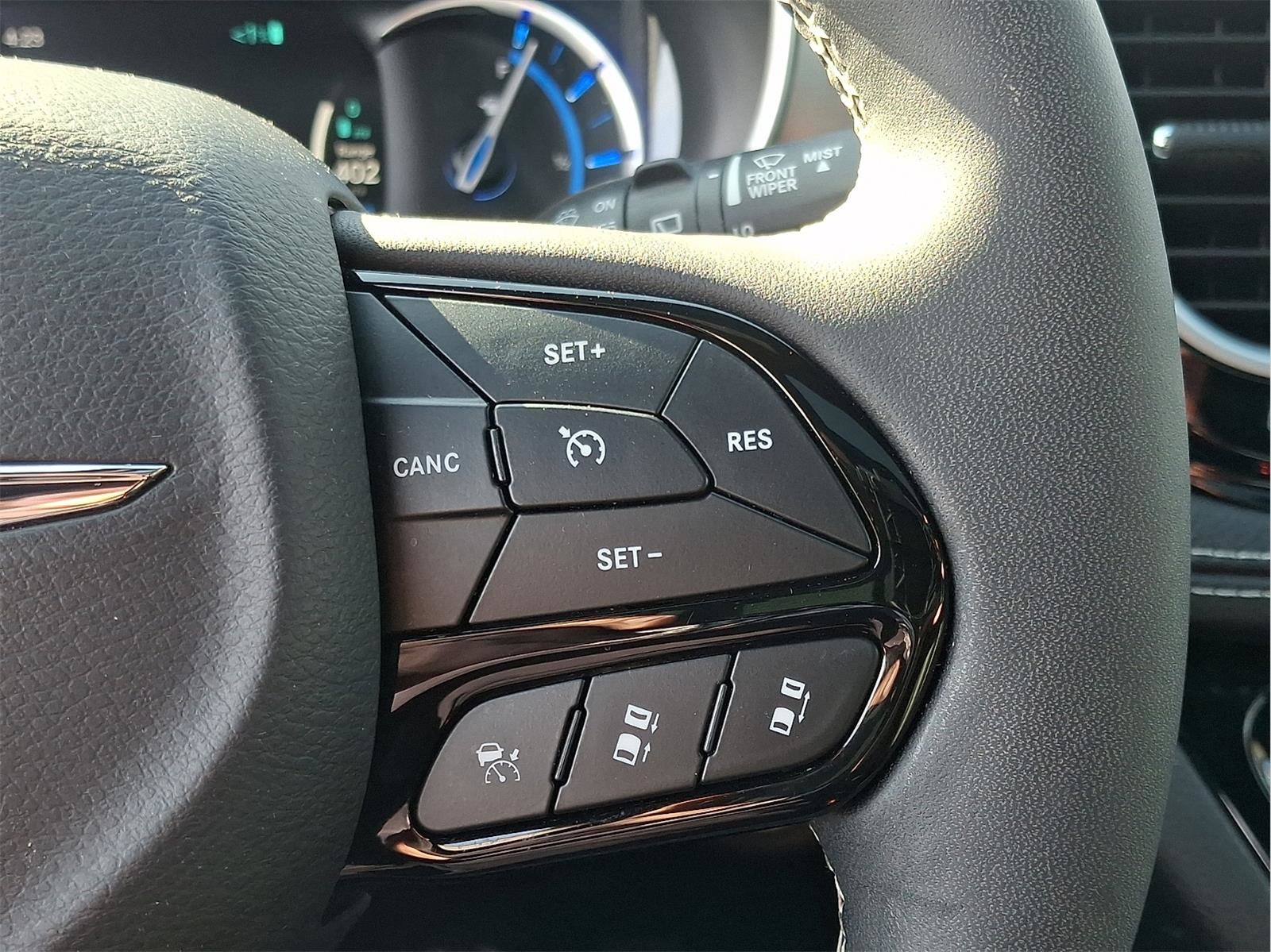 Used 2023 Chrysler Pacifica Limited w/ S Appearance Package image 27