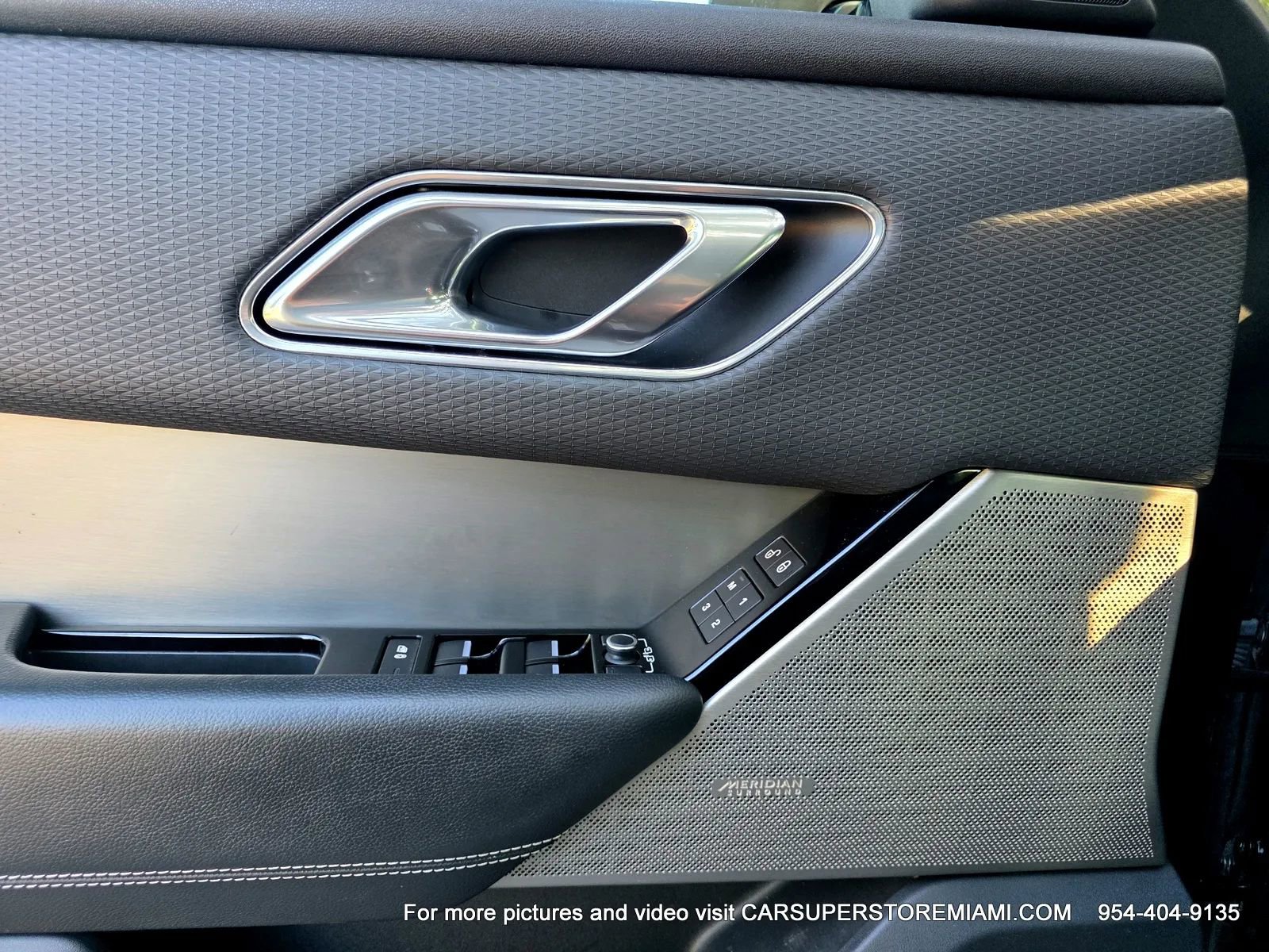 Used 2018 Land Rover Range Rover Velar R-Dynamic SE AWD/4WD image 59