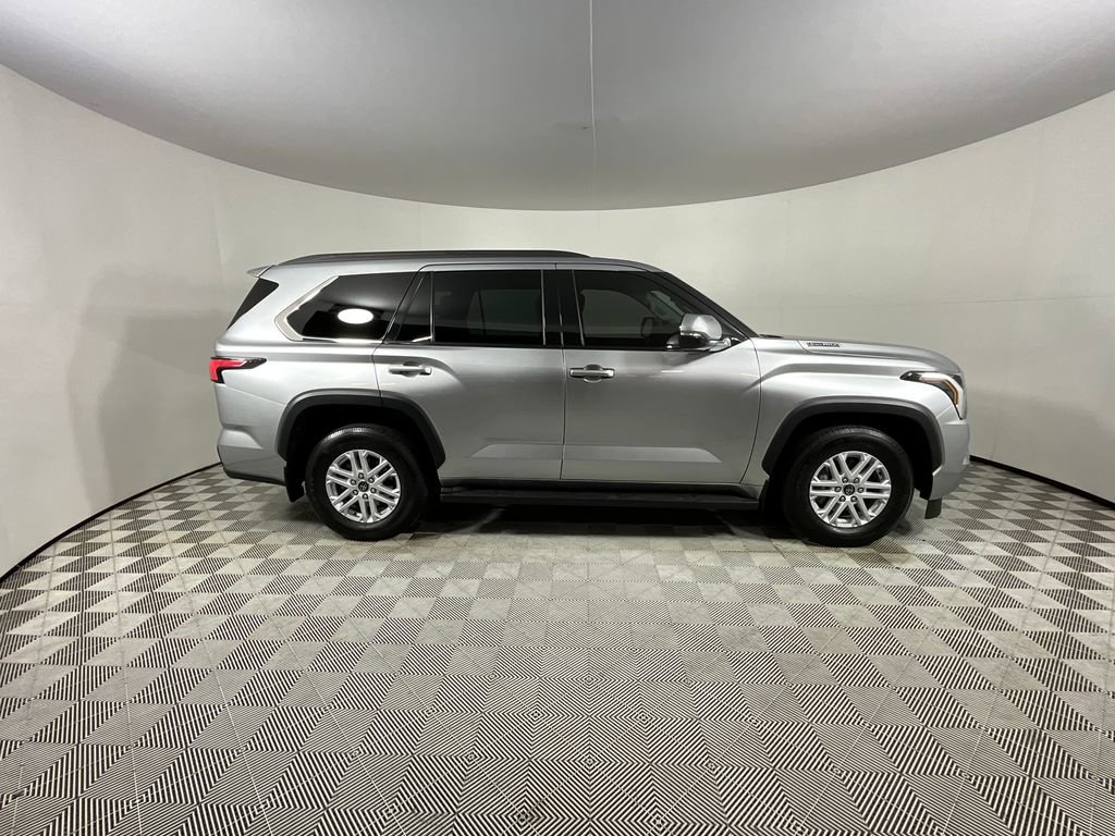 Used 2023 Toyota Sequoia SR5 w/ SR5 Premium Package AWD/4WD image 5