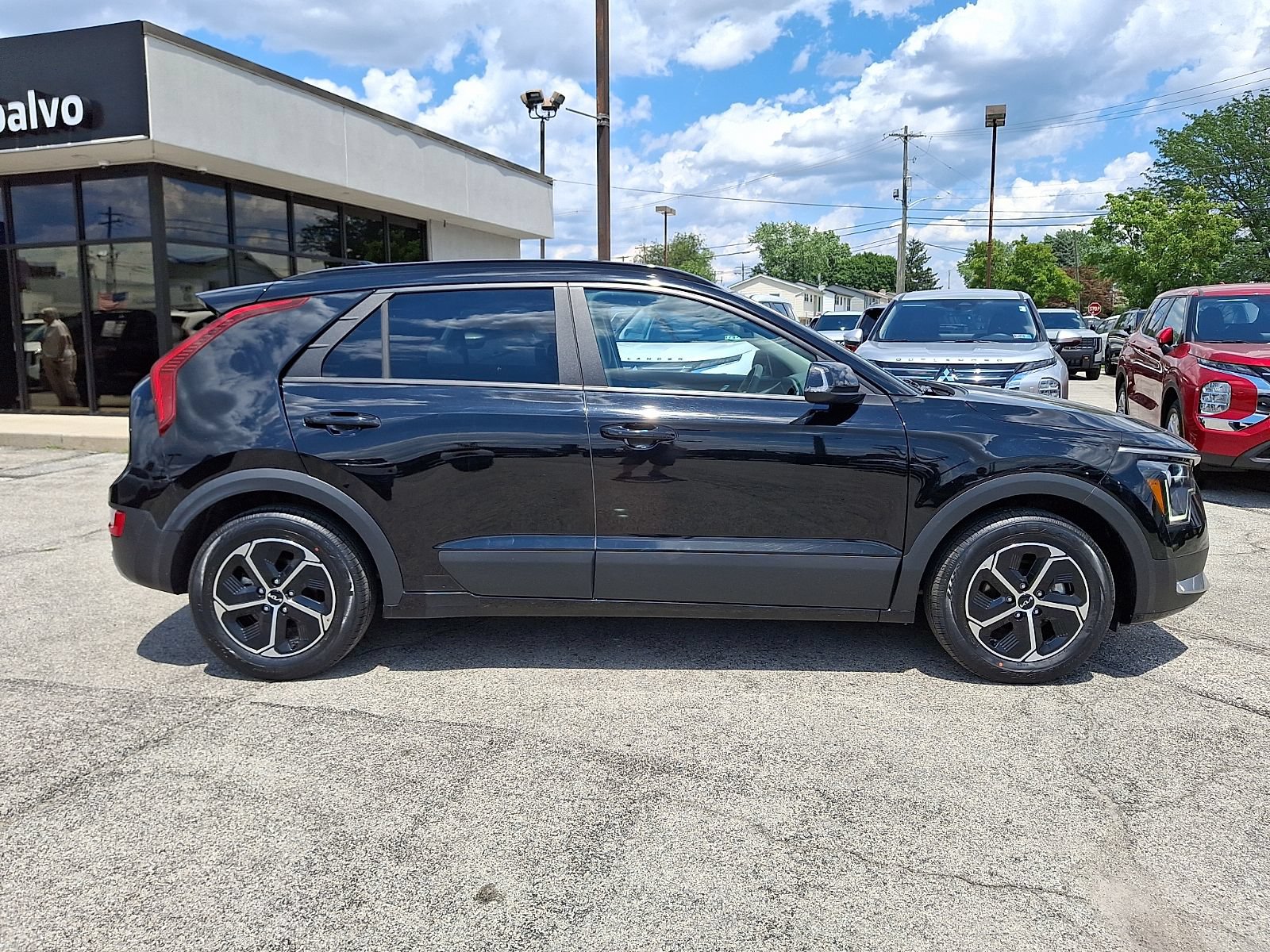 Used 2023 Kia Niro EX FWD image 8