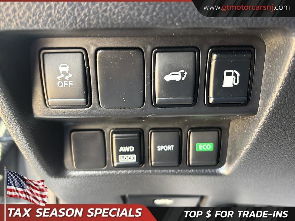 Used 2018 Nissan Rogue SV image 25