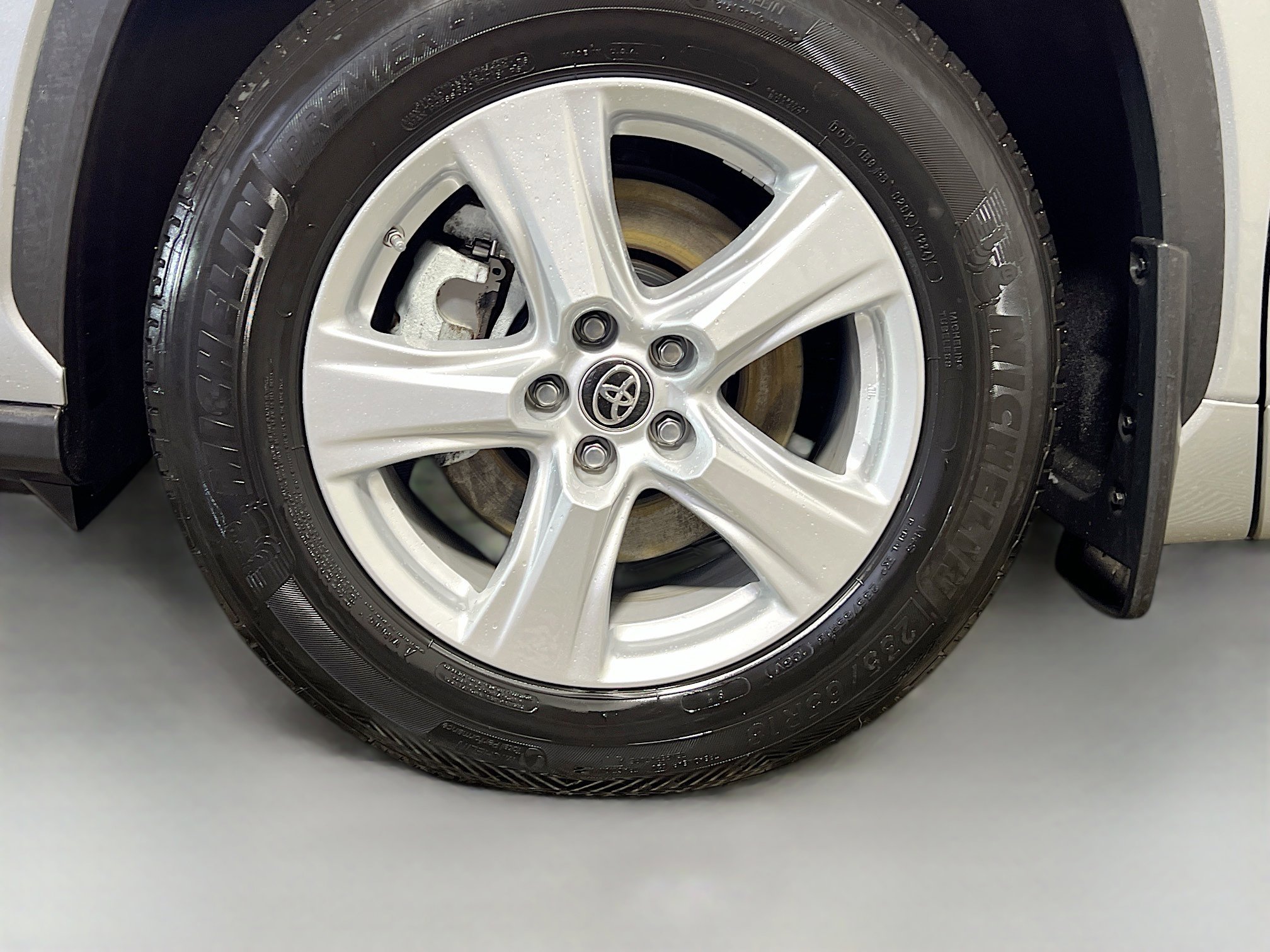 Used 2024 Toyota Highlander LE AWD/4WD image 14