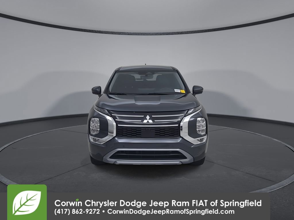 Used 2025 Mitsubishi Outlander SE image 5