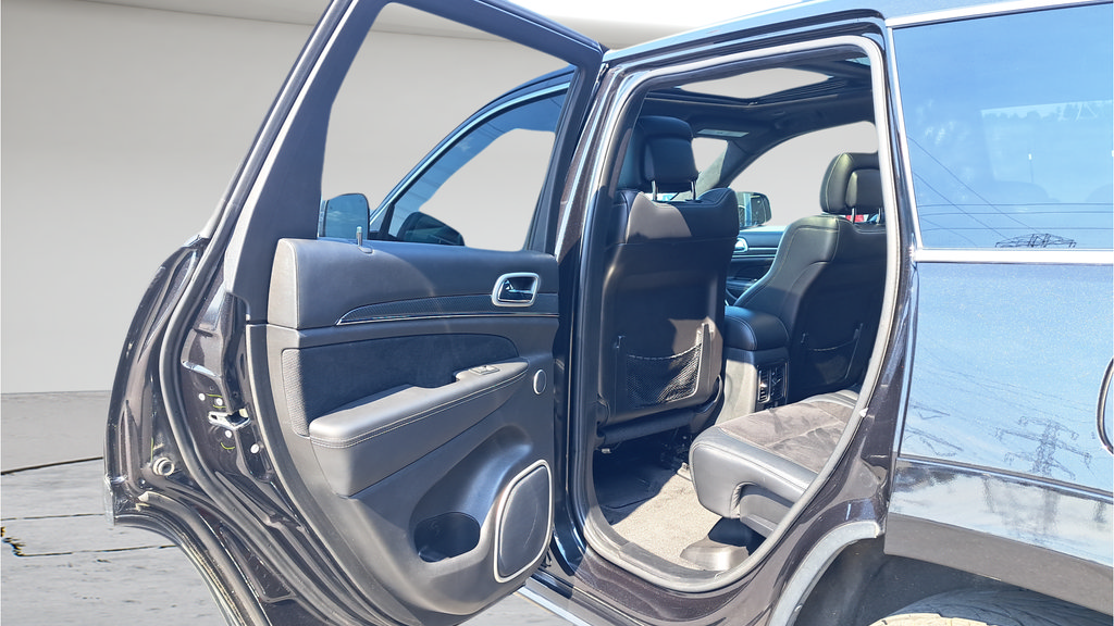 Used 2015 Jeep Grand Cherokee SRT w/ Luxury Group II AWD/4WD image 11
