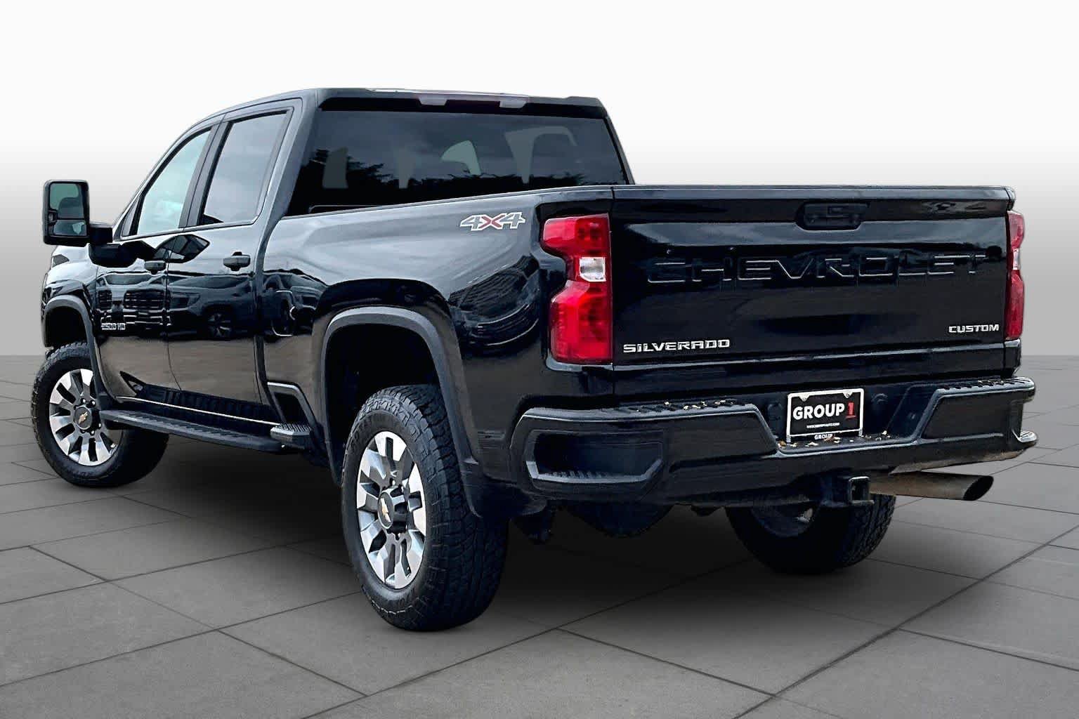 Used 2022 Chevrolet Silverado 2500 Custom w/ Custom Value Package AWD/4WD image 12