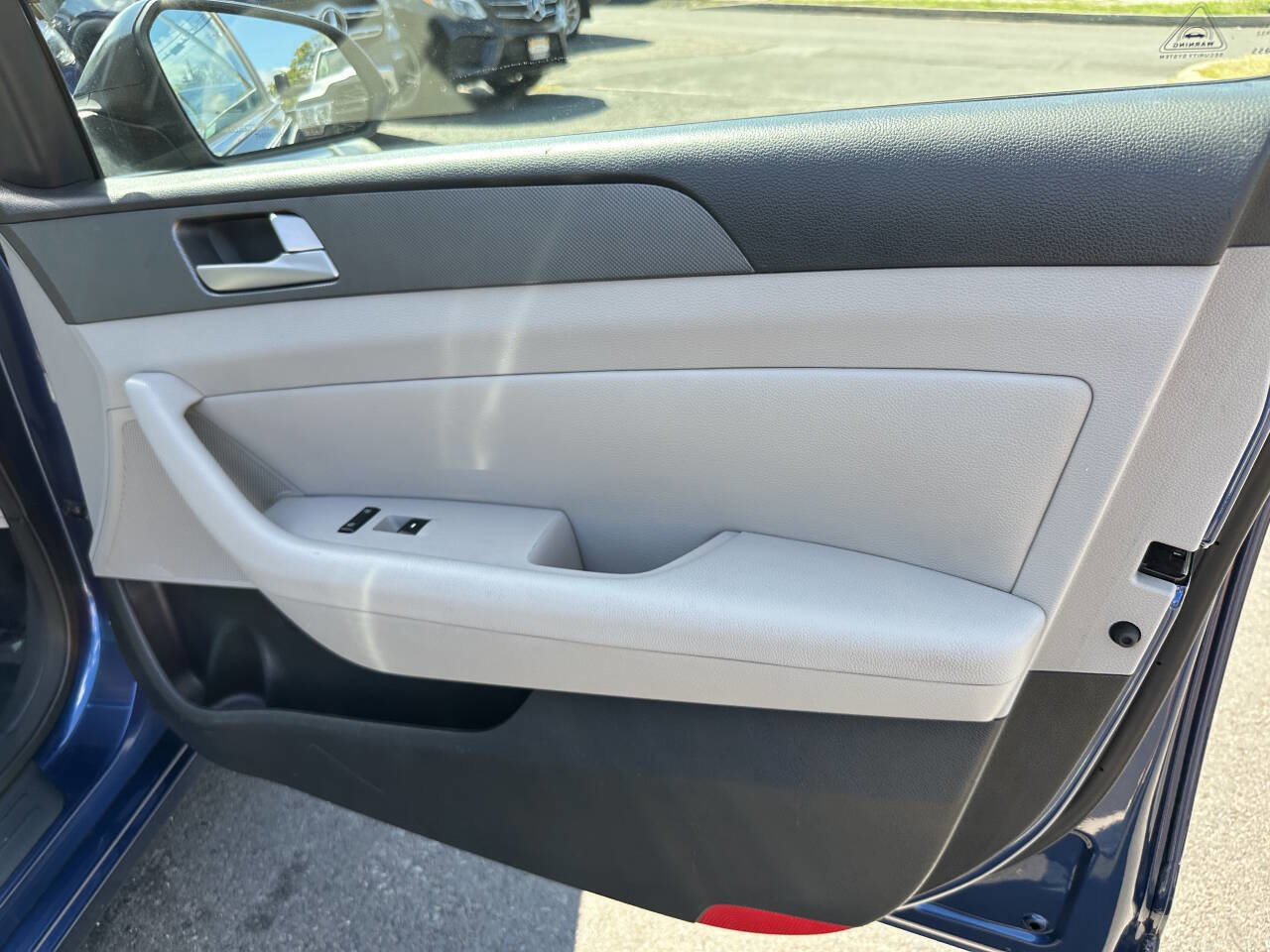 Used 2015 Hyundai Sonata SE w/ Option Group 09 FWD image 13