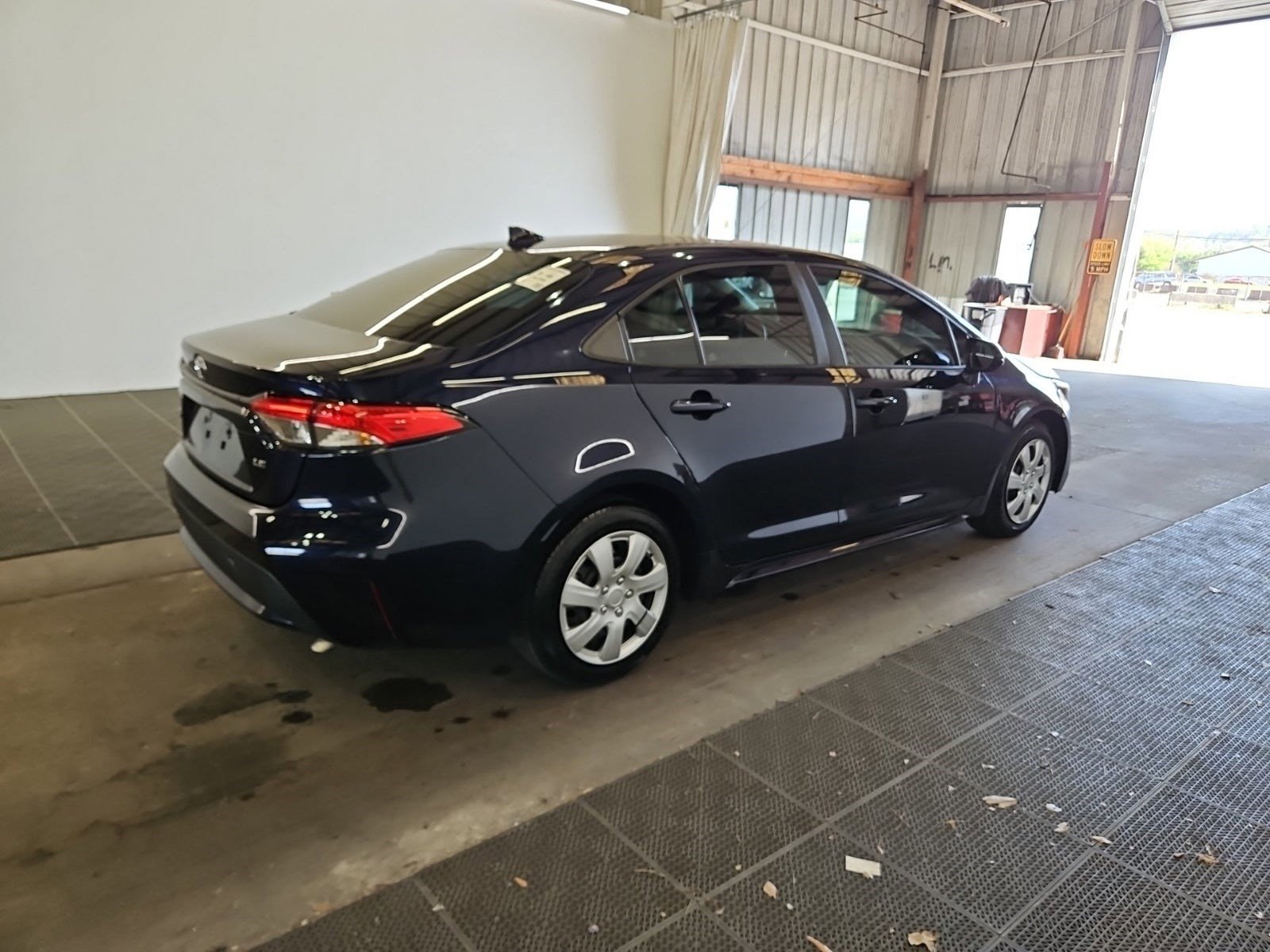 Used 2022 Toyota Corolla LE image 6